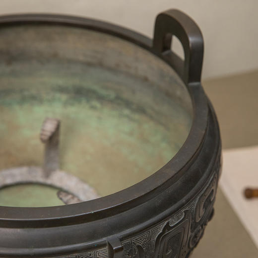 龟文堂铜饕餮纹双耳三足鼎式香炉 商品图2