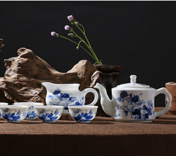 8头茶具和为贵 手绘青花