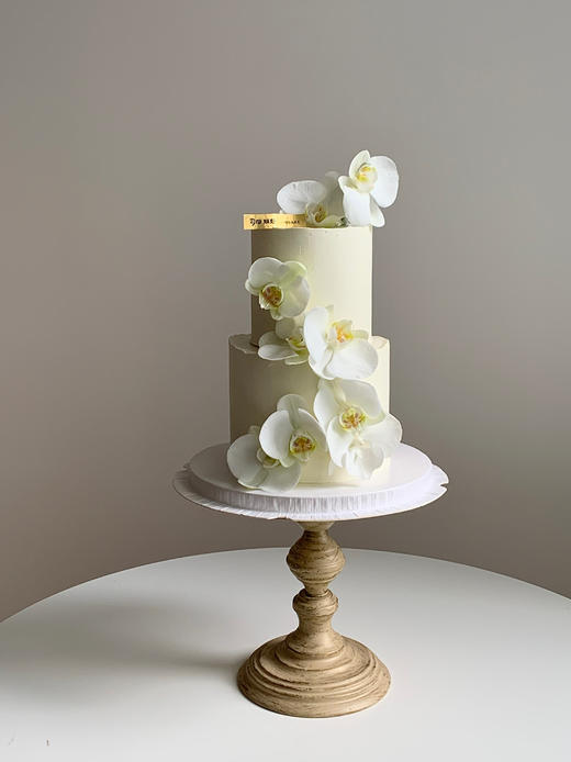 浪漫小公主双层蛋糕（此款鲜花“蝴蝶兰”需要提前3-5天预订，可用做甜品台蛋糕） 商品图0