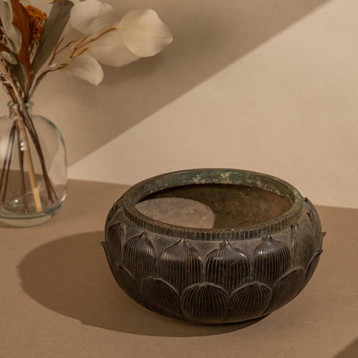 铜莲瓣纹水盂 商品图4