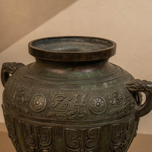 藏六款青铜蕉叶纹双耳花瓶 商品图1