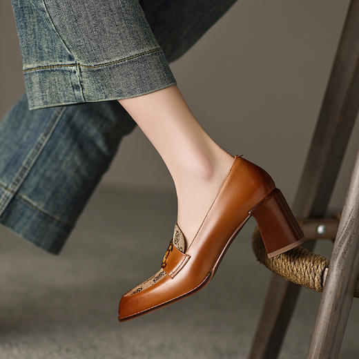 春夏新品，真皮潮流粗跟时尚复古爆款单鞋HYT-7192A 商品图0