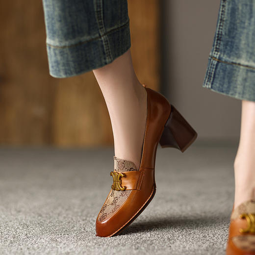 春夏新品，真皮潮流粗跟时尚复古爆款单鞋HYT-7192A 商品图1