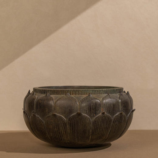 铜莲瓣纹水盂 商品图0