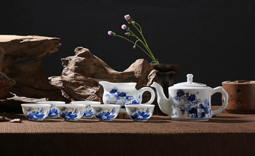 8头茶具和为贵 手绘青花 商品图1