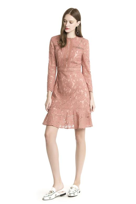 SENTUBILA尚都比拉 优雅豆沙色镂空连衣裙 1461 商品图1