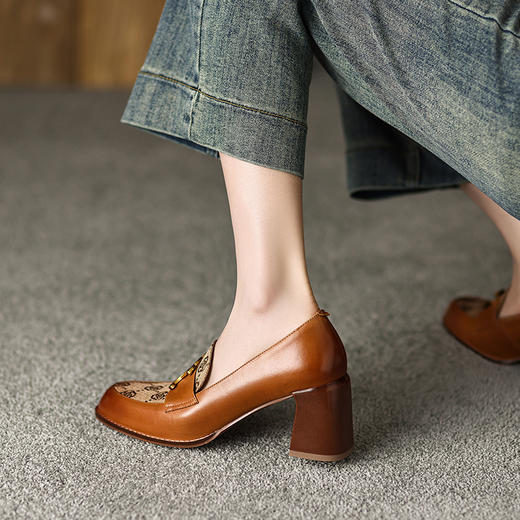 春夏新品，真皮潮流粗跟时尚复古爆款单鞋HYT-7192A 商品图3