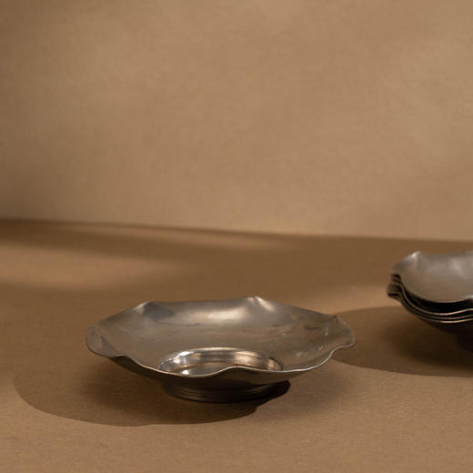乾茂号造纯锡花口杯托（五客） 商品图4