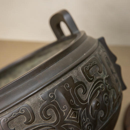 龟文堂铜饕餮纹双耳三足鼎式香炉 商品图1