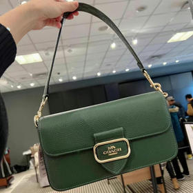 绿色25折 ¥1180！Coach Morgan腋下包🔥蔻驰新品摩根法棍包，复古墨绿色真的太戳我了～