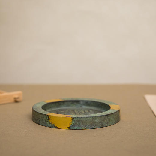 藏六三世造铜涂金瓦当皿 商品图4