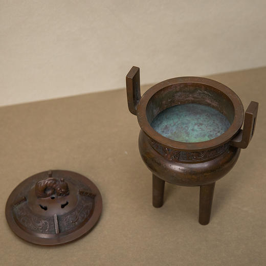 龟文堂铜三足鼎式香炉 商品图2