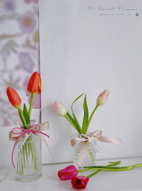 小桌瓶花（花瓶随机搭配，不接受指定）