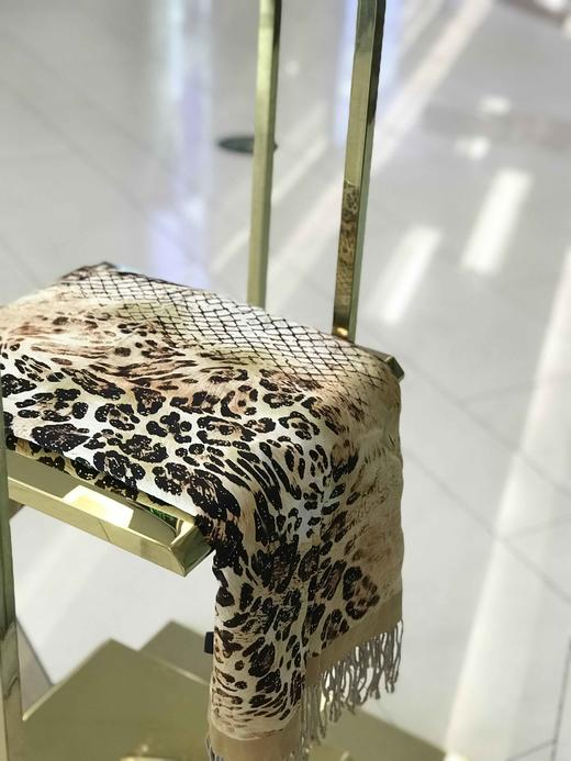 优品堂【雅致】真丝＋丝绒双面披肩围巾两用 商品图8