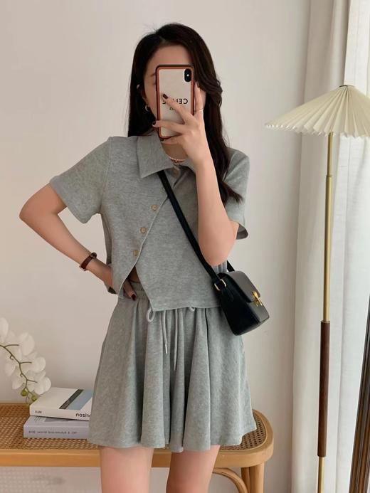 {爆款捡漏}【GZ】无忧购可盐可甜不规则短袖翻领上衣+抽绳短裤两件套610（截单后7天发货) 商品图1