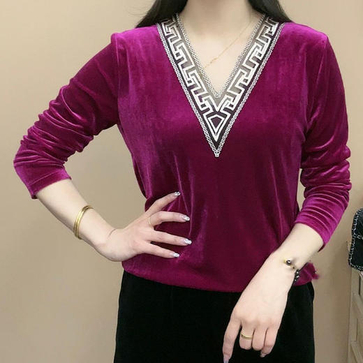 NP 时尚百搭气质丝绒休闲纯色V领小衫 商品图4