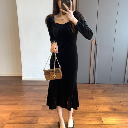 【设计款】神仙版型雅致 丝绒材质 方领泡泡袖垫肩修身显瘦鱼尾气质连衣裙 商品图0