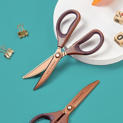 齐心 B2799 办公剪刀(弧形镀钛） 180mm 咖啡色 商品图4