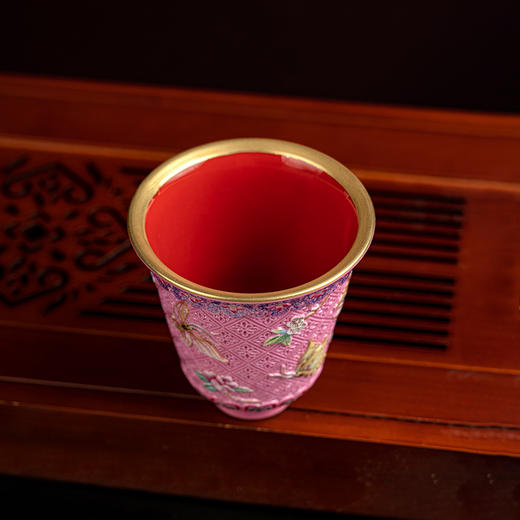 （预）【宝】粉地雕刻蝶恋花铃铛杯 商品图3