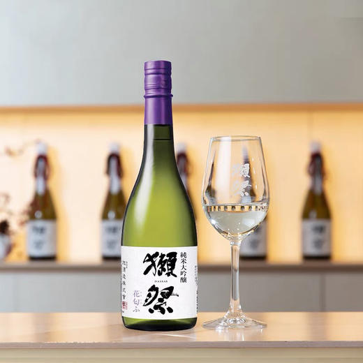720ml獭祭【花旬】纯米大吟酿清酒，口感微甜、精米步合30%，酒精度12%，非常好入口的一款酒，性价比也极高 商品图1