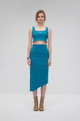 U型领修身短背心