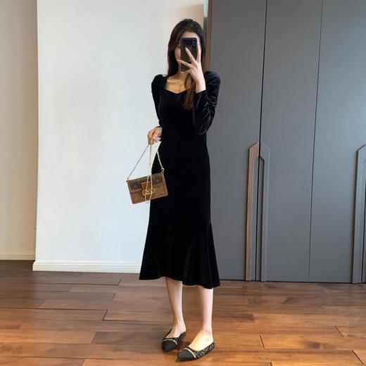 【设计款】神仙版型雅致 丝绒材质 方领泡泡袖垫肩修身显瘦鱼尾气质连衣裙 商品图1