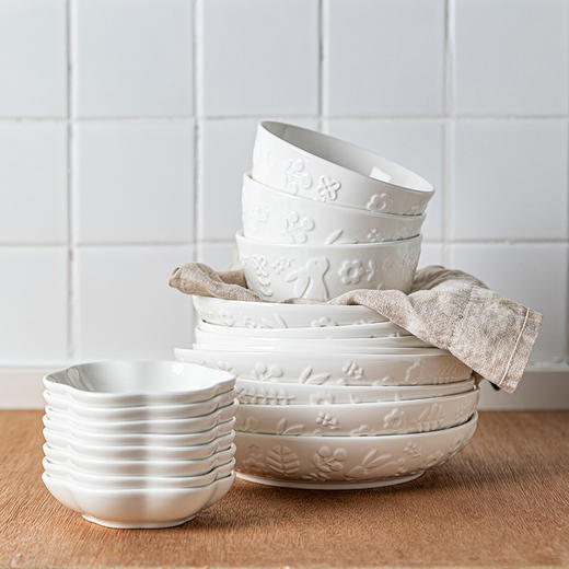 摩登主妇北欧碗碟餐具套装家用高端陶瓷饭碗汤碗创意浮雕碗盘组合 商品图1