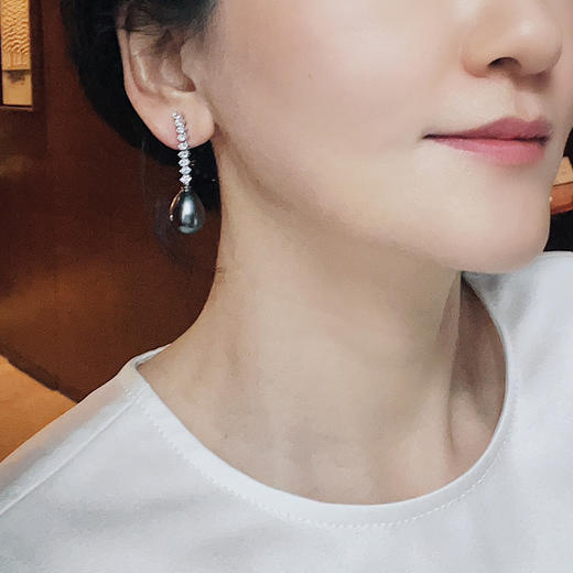 CHIC系列 18K镶钻石和大溪地珍珠 耳坠 商品图3