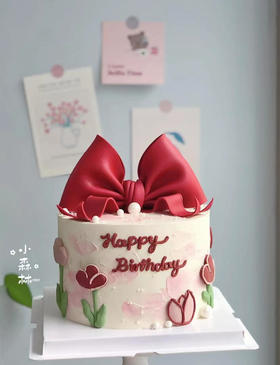 红色蝴蝶结蛋糕