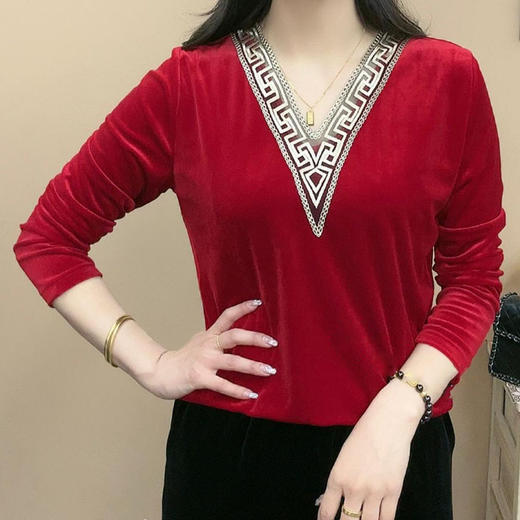 NP 时尚百搭气质丝绒休闲纯色V领小衫 商品图3