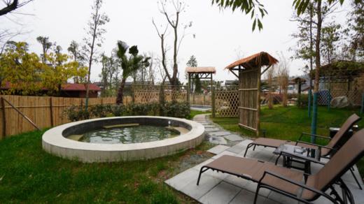 【崇州·上元来德温泉酒店·温泉shou发·近九龙沟】299抢599元观景房+早餐+温泉+小熊猫乐园门票 商品图6