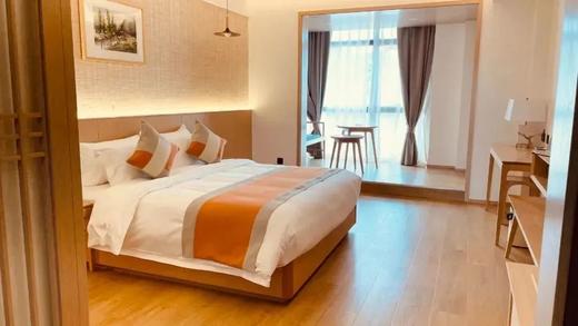 【崇州·上元来德温泉酒店·温泉shou发·近九龙沟】299抢599元观景房+早餐+温泉+小熊猫乐园门票 商品图1