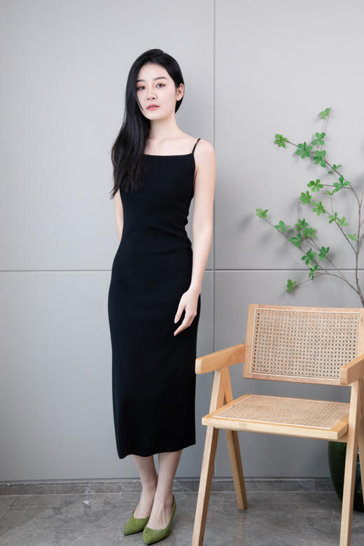 优雅修身羊毛吊带 商品图1