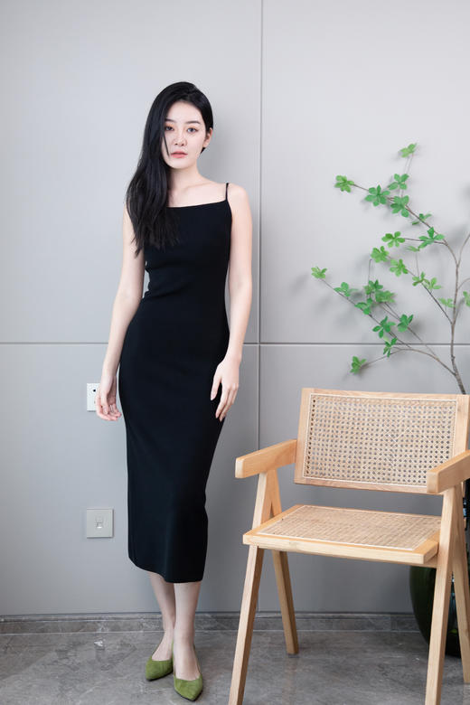 优雅修身羊毛吊带 商品图0