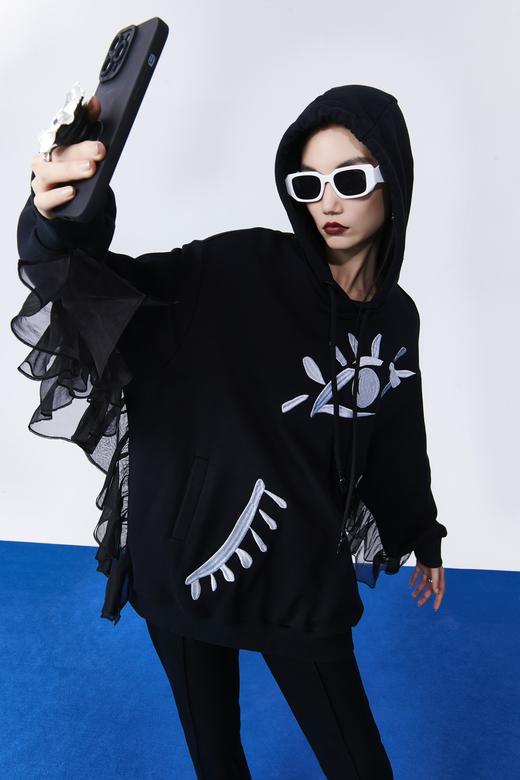 欧根纱拼接绣花卫衣 商品图0