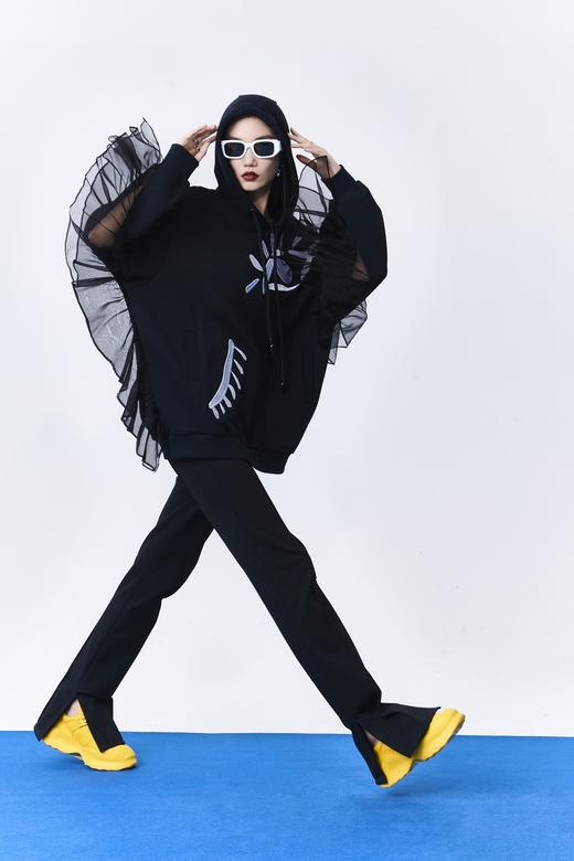 欧根纱拼接绣花卫衣 商品图2