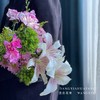 【如果爱忘了】赞美诗百合3朵 粉色小雏菊2 紫精灵单头康2 粉色香雪兰2 绿毛球1 随机送黄莺草2 （王嘻嘻设计） 商品缩略图6