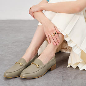 Julia Heuer 圆头粗跟马衔扣乐福鞋 2268