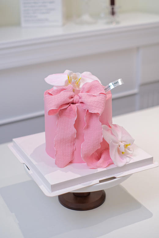 2023粉色蝴蝶结和蝴蝶兰 水果奶油蛋糕「火龙果+芒果」5寸加高（4层胚3层夹心） 商品图1
