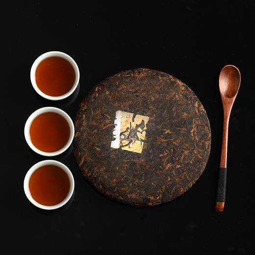 【生肖纪念 多款可选】紫芸 生肖纪念茶 云南大叶种普洱熟茶 357g/饼 礼盒装（京东同款） 商品图3