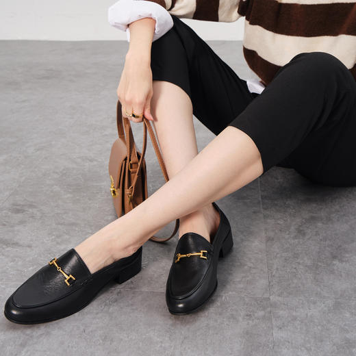 Julia Heuer 圆头粗跟马衔扣乐福鞋 2268 商品图2