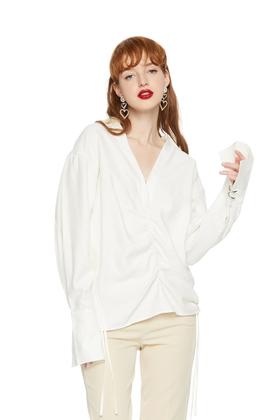 AVA 褶裥V领白色上衣 4115