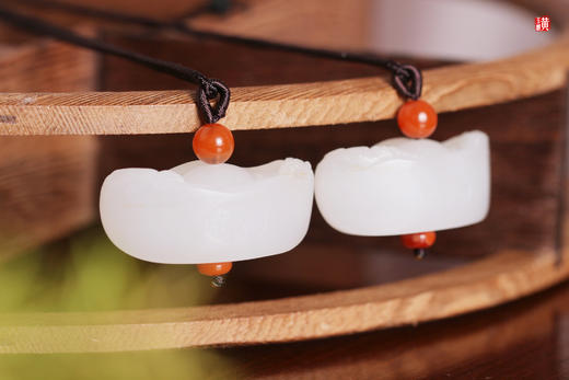 和田玉羊脂白玉【元宝】吊坠一对  配精美编织挂绳 赠证书 商品图0