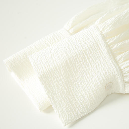 VIMAGE纬漫纪春季季新品圆领简约大方小上衣V1913547 商品图7