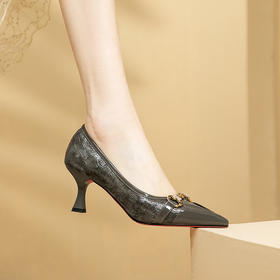 优雅性感，超纤皮细跟尖头小皮鞋GLS551