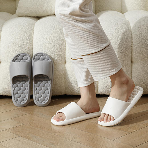 【夏季无忧 时尚6色！】超舒适情侣按摩防滑凉拖鞋 夏季浴室凉拖鞋 居家室内舒适软底拖鞋情侣女家用四季浴室洗澡轻便室外穿凉拖鞋 商品图0