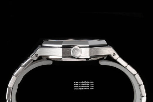 AP50周年纪念款女款爱彼皇家橡树  型号15550ST——15451ST震撼上线：剔除机芯甲板多余部分，使之变得更加镂空——成就钢表巅峰—— 实力演绎 卫冕“钢”王！ 商品图11