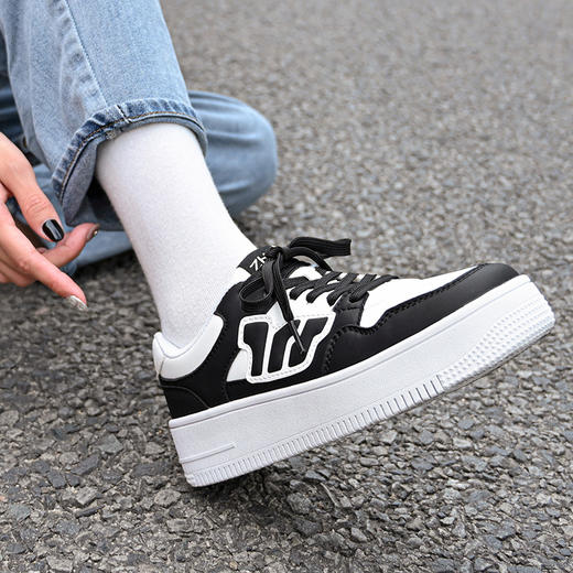 ZHR简约厚底小白鞋轻盈显高板鞋2024春新款洋气学院风休闲鞋减龄 商品图7