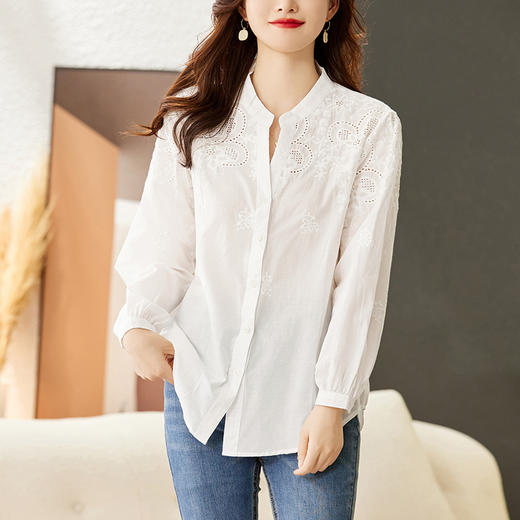 TZW-厂家直销刺绣花镂空白衬衫女长袖2023春新款v领别致上衣衬衣 商品图2