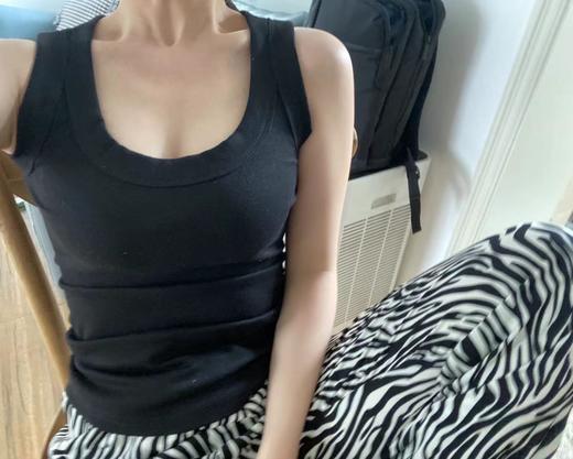 好看又百搭🍥的Voctoria遮副乳背心，舒适面料，高弹不紧勒，经典7个配色🌈怎么搭都好看～！两件起拍！ 商品图4